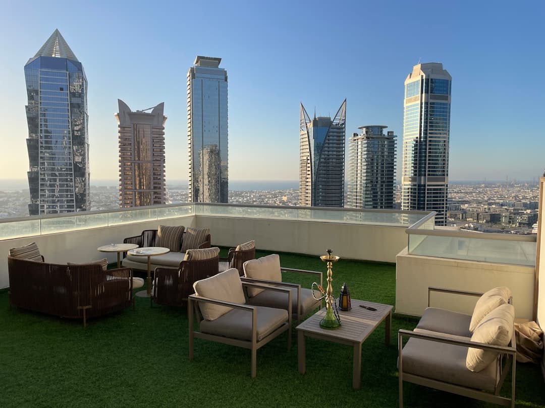 الإيجارات قصيرة الأجل في دبي: تحديثات تنظيمية تؤثر على الملاك ومديري العقارات وعوائد الاستثمار